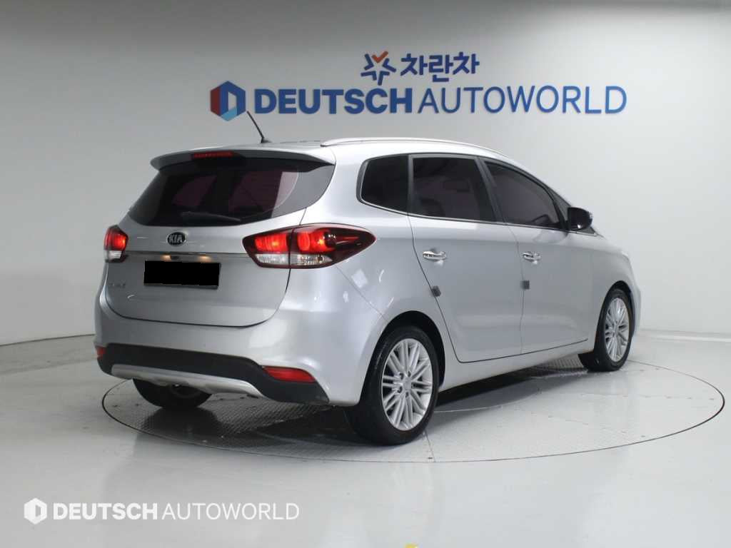 Kia Carens — photo 02