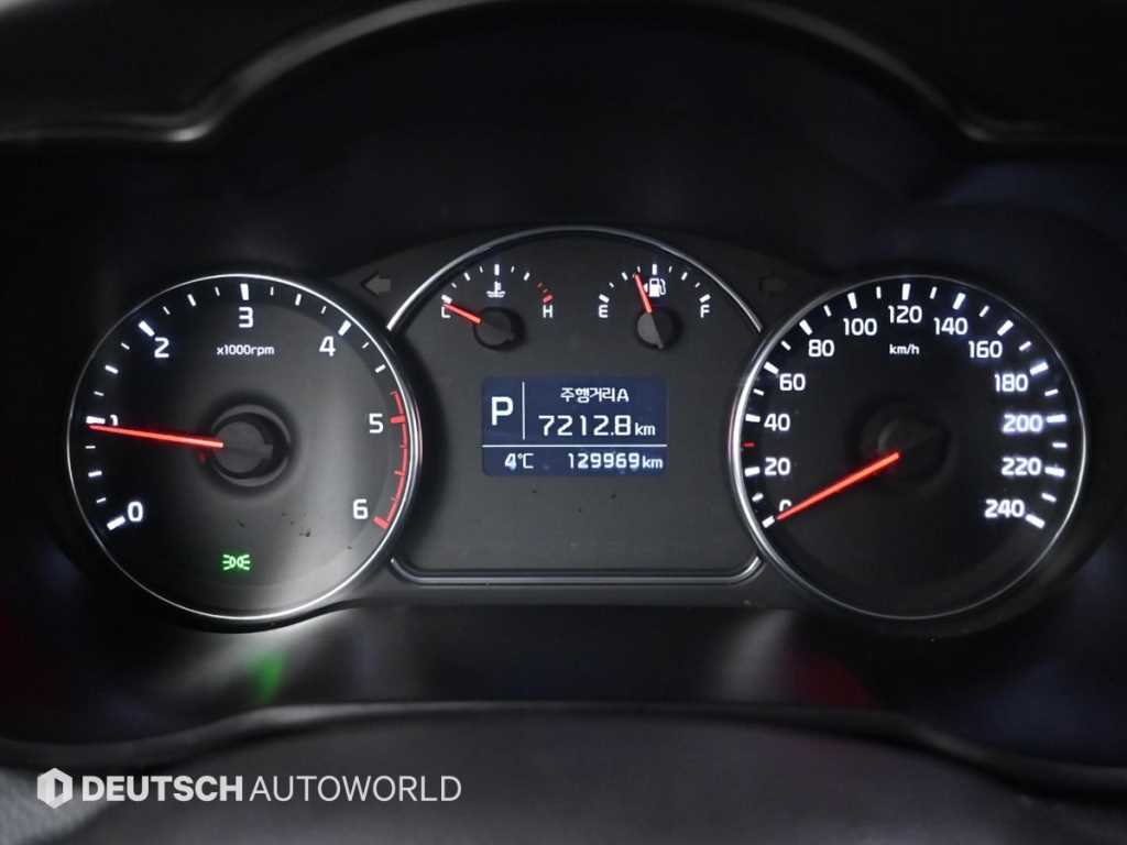 Kia Carens — photo 08