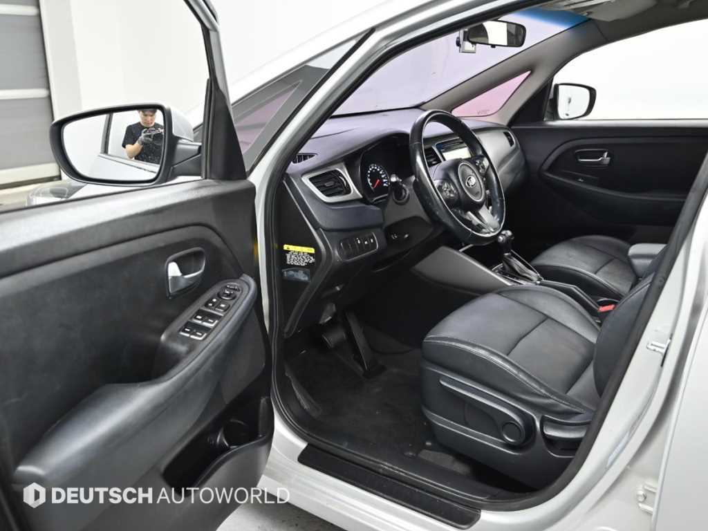 Kia Carens — photo 11