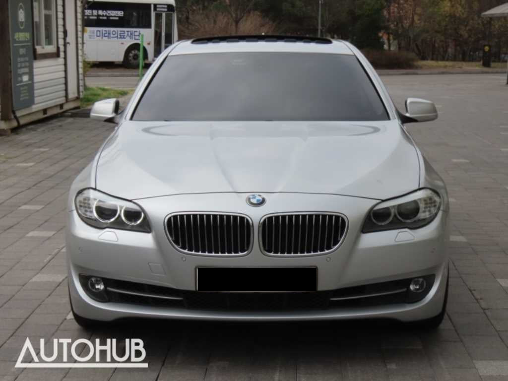BMW 5-Series — photo 01