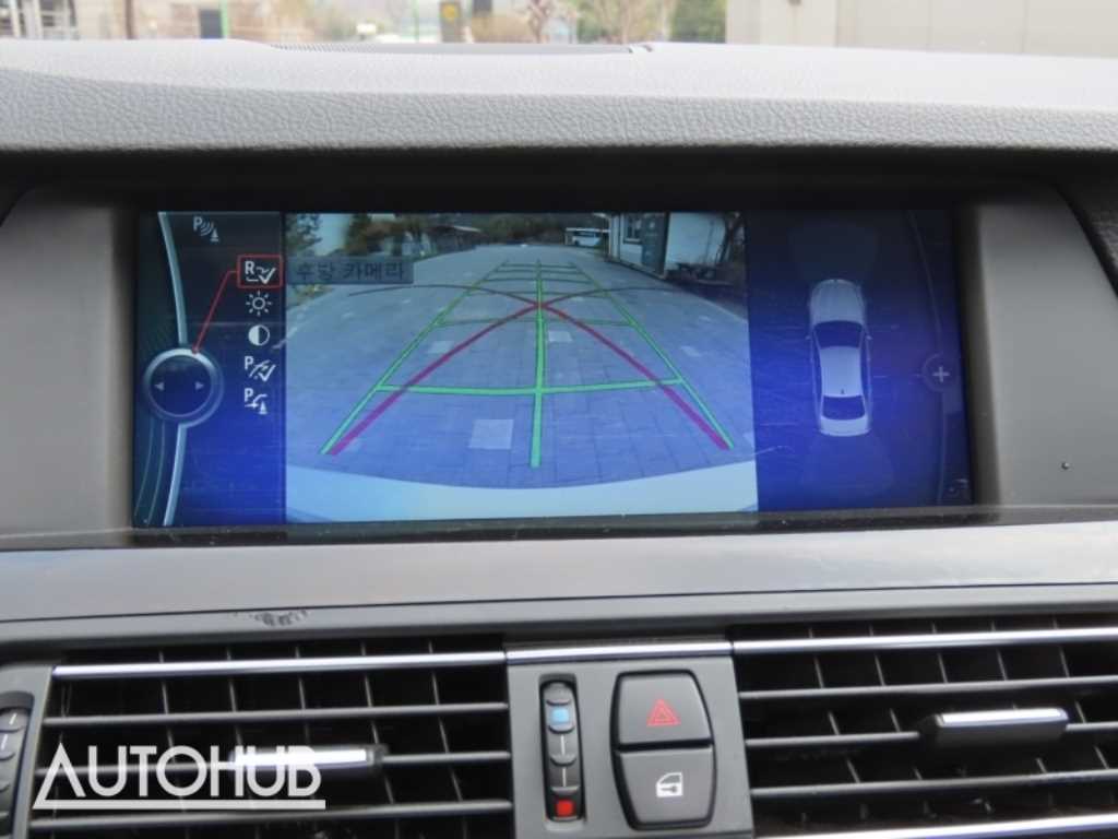BMW 5-Series — photo 10