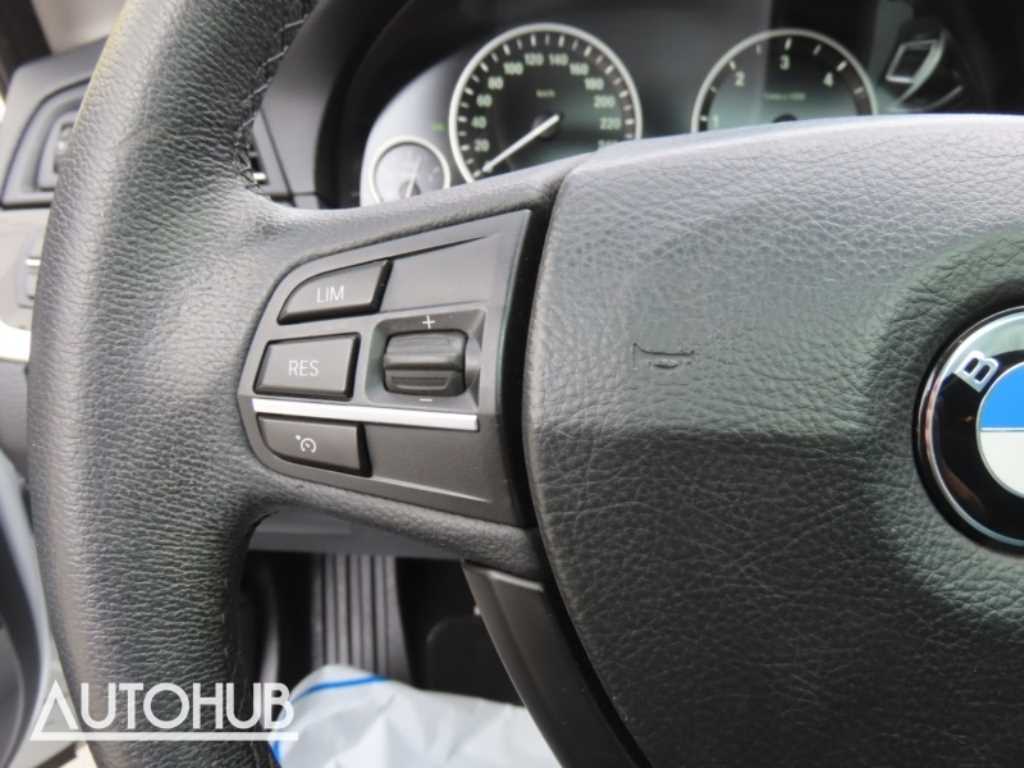 BMW 5-Series — photo 12
