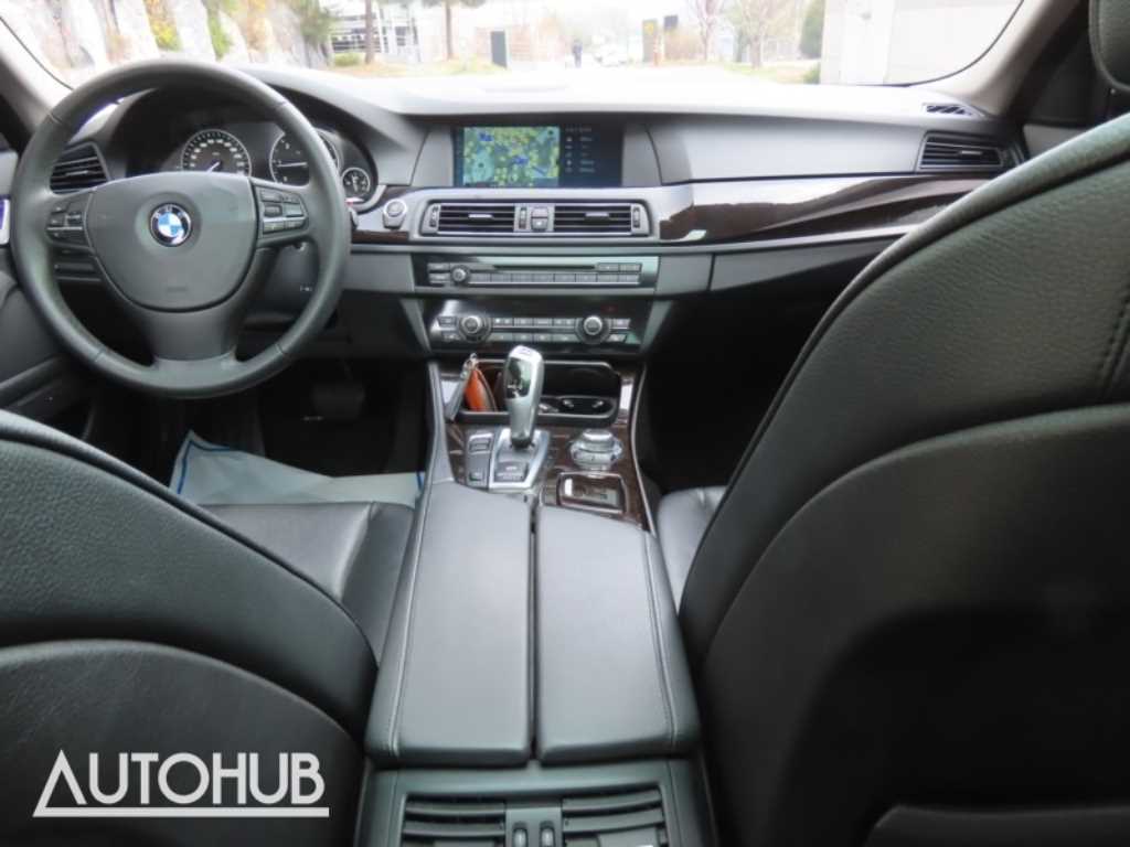 BMW 5-Series — photo 16