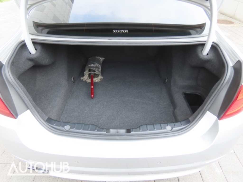 BMW 5-Series — photo 19