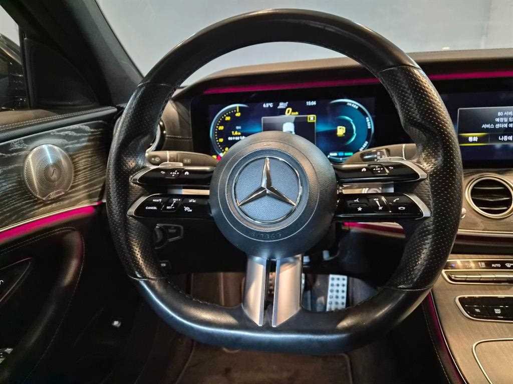 Mercedes-Benz E-Class — photo 08