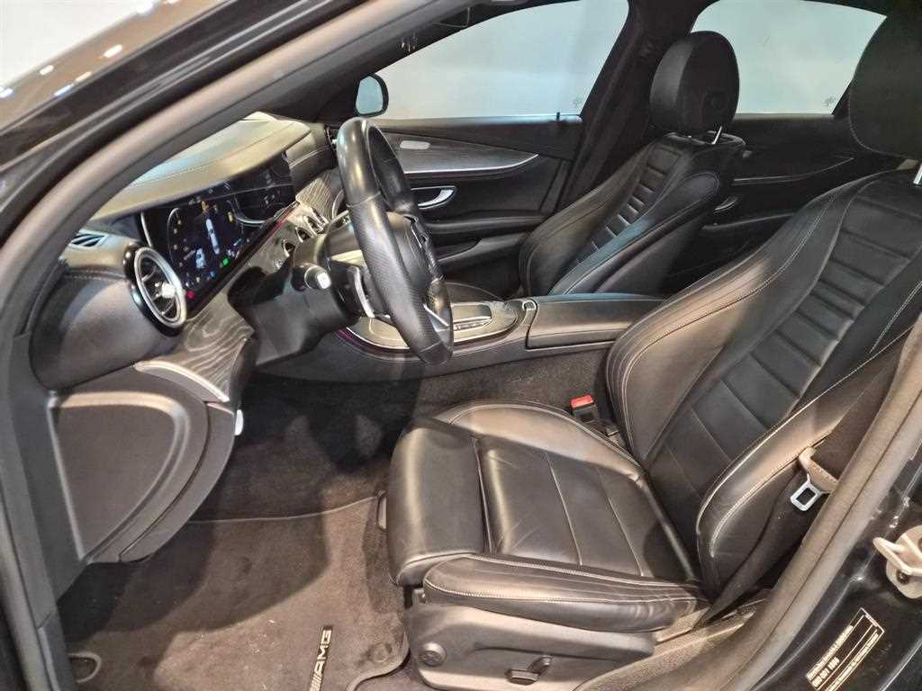 Mercedes-Benz E-Class — photo 11
