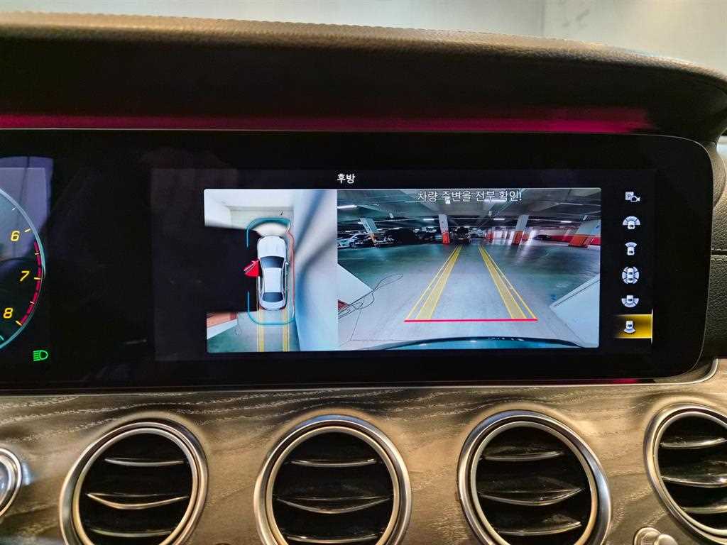 Mercedes-Benz E-Class — photo 15