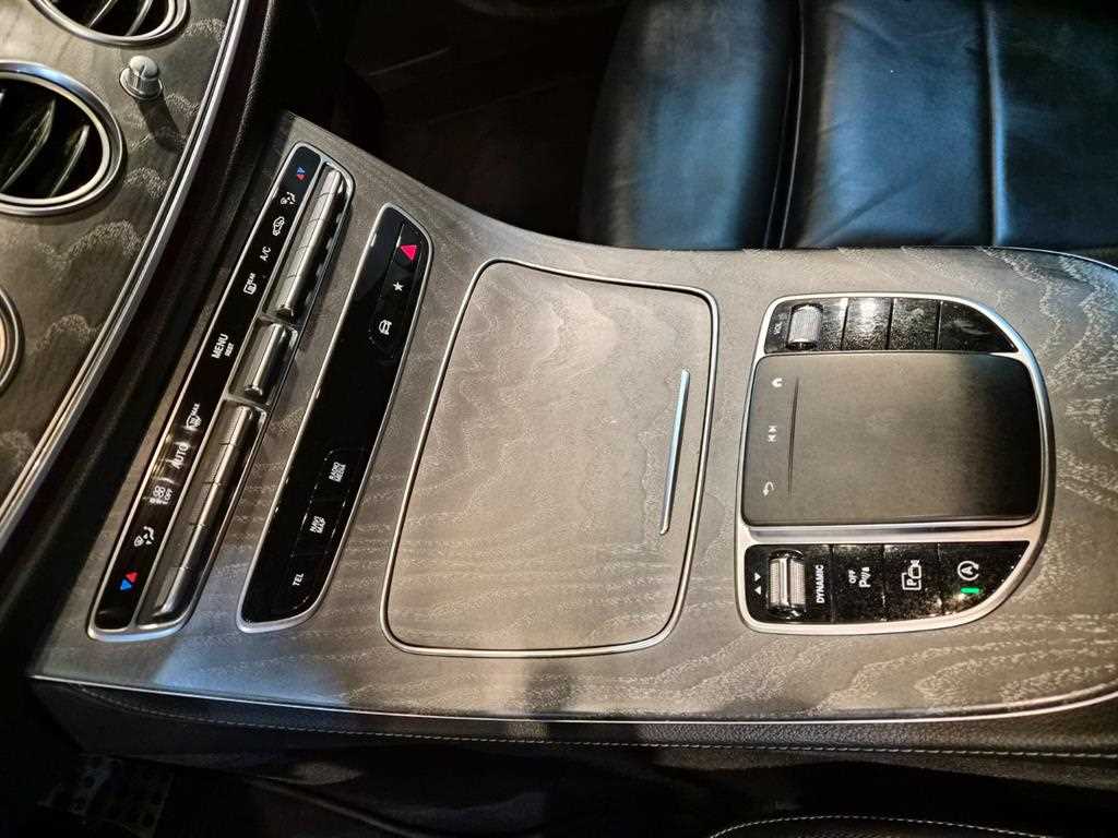 Mercedes-Benz E-Class — photo 16