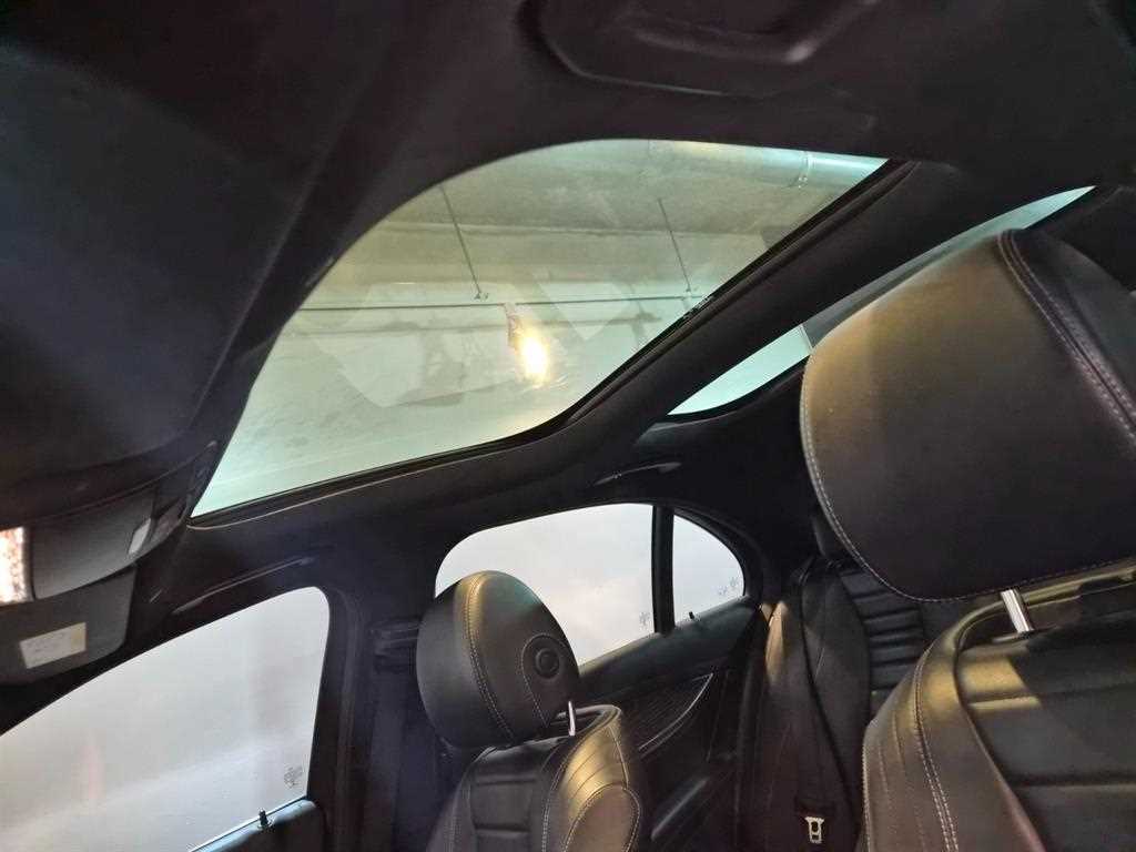 Mercedes-Benz E-Class — photo 17