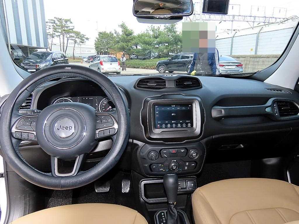 Jeep Renegade — photo 06