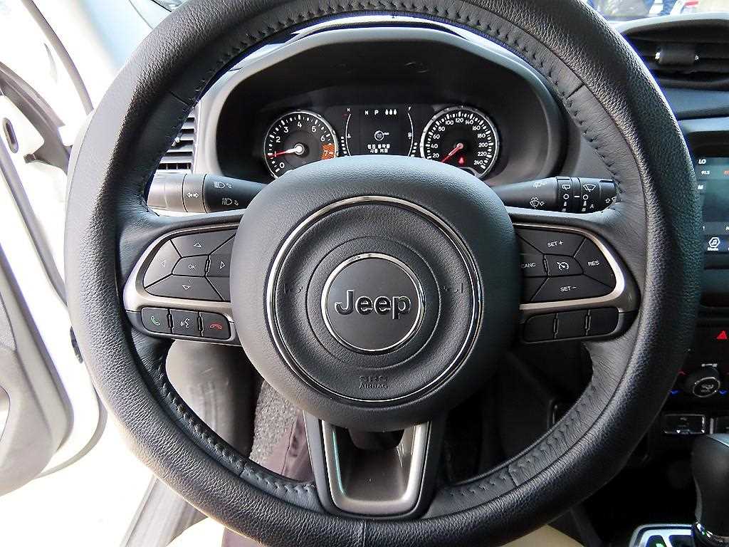 Jeep Renegade — photo 09