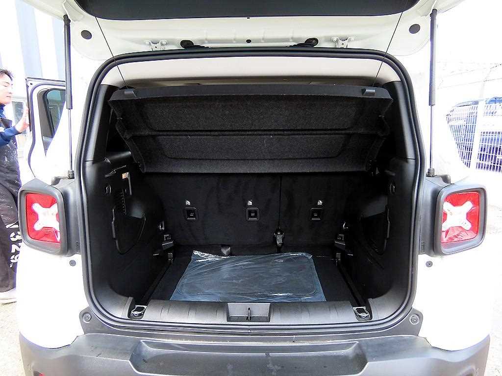 Jeep Renegade — photo 18