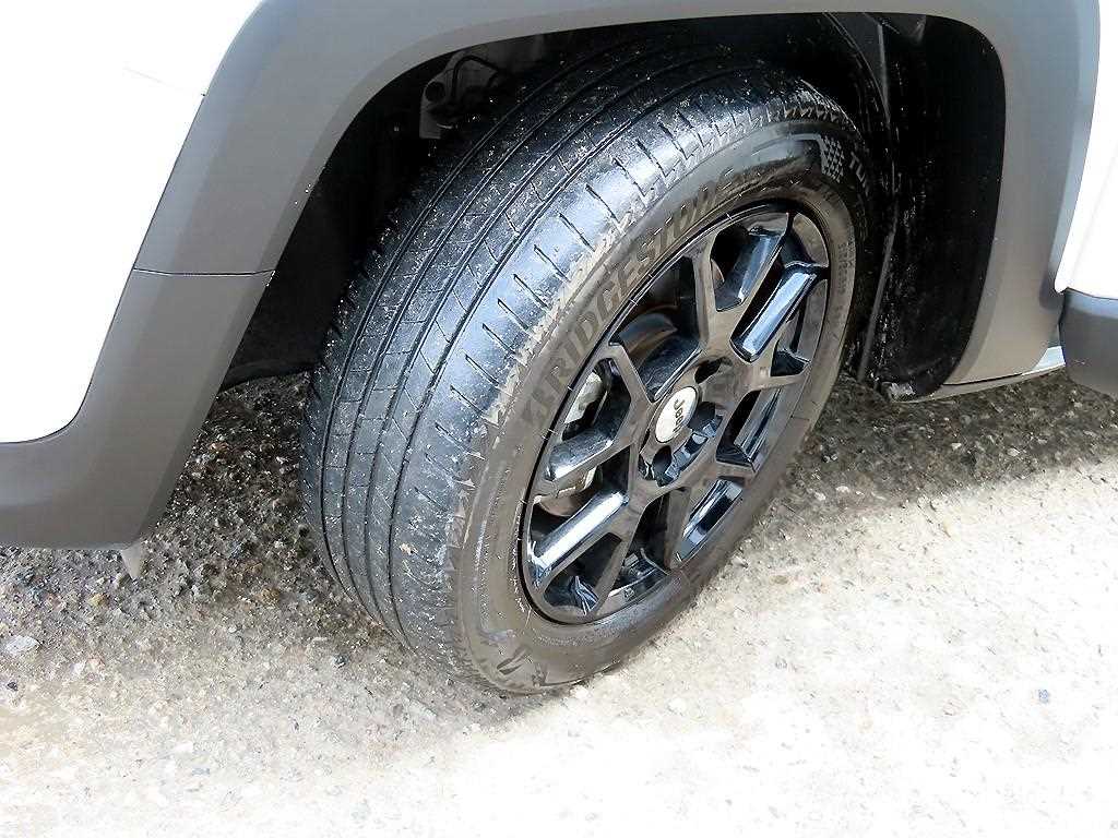 Jeep Renegade — photo 20