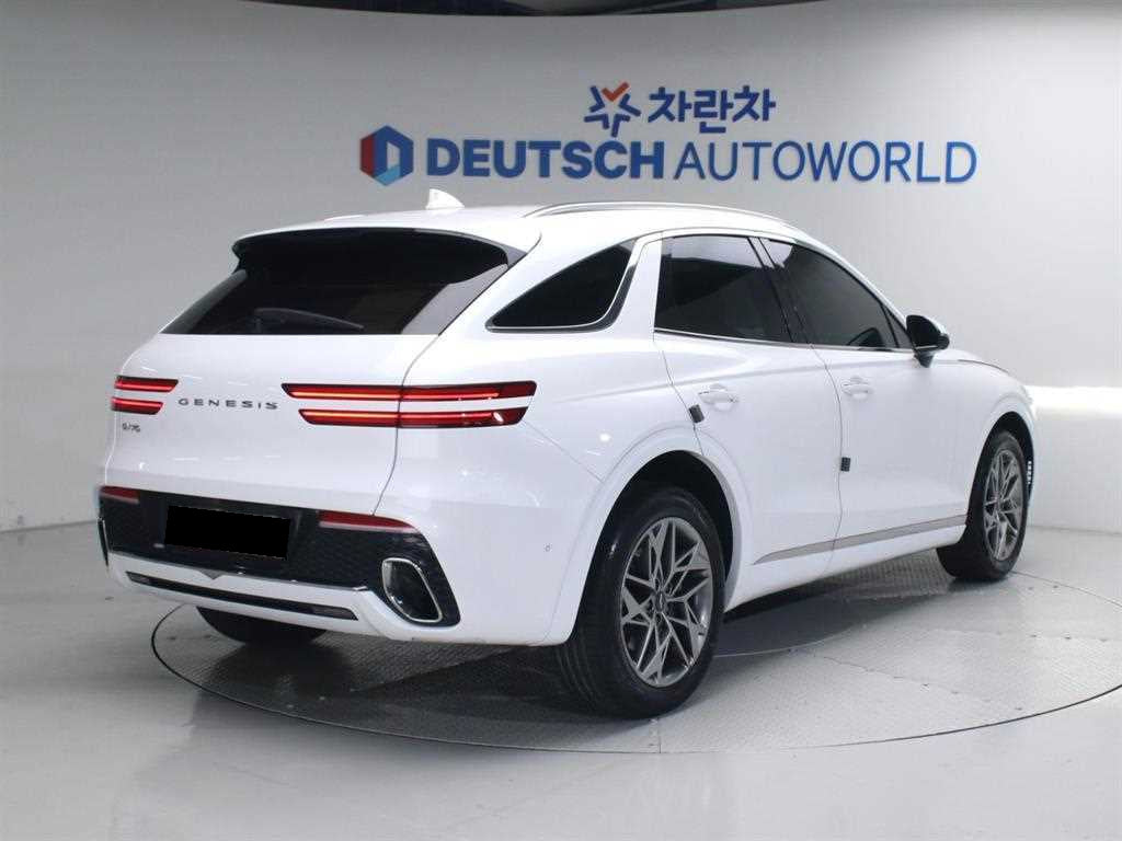 Genesis GV70 — photo 02