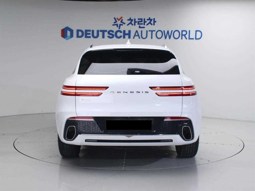 Genesis GV70 — photo 04