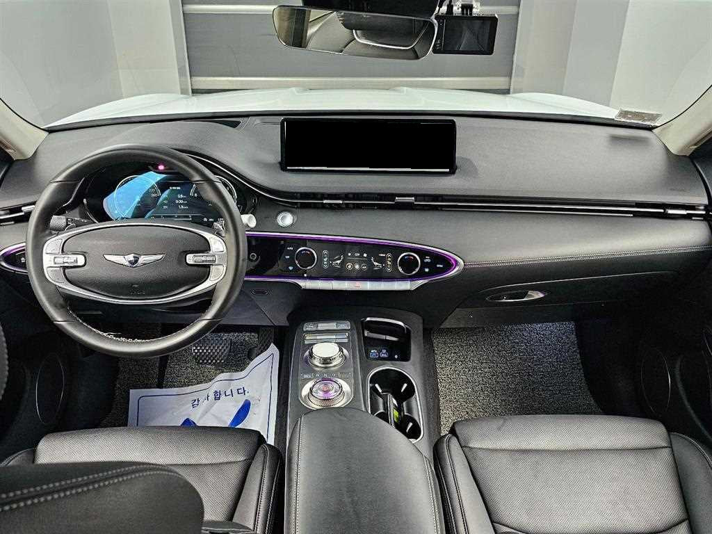 Genesis GV70 — photo 07