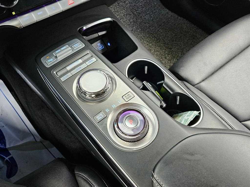 Genesis GV70 — photo 09