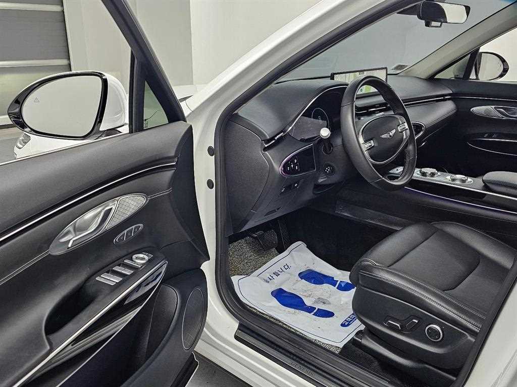 Genesis GV70 — photo 11