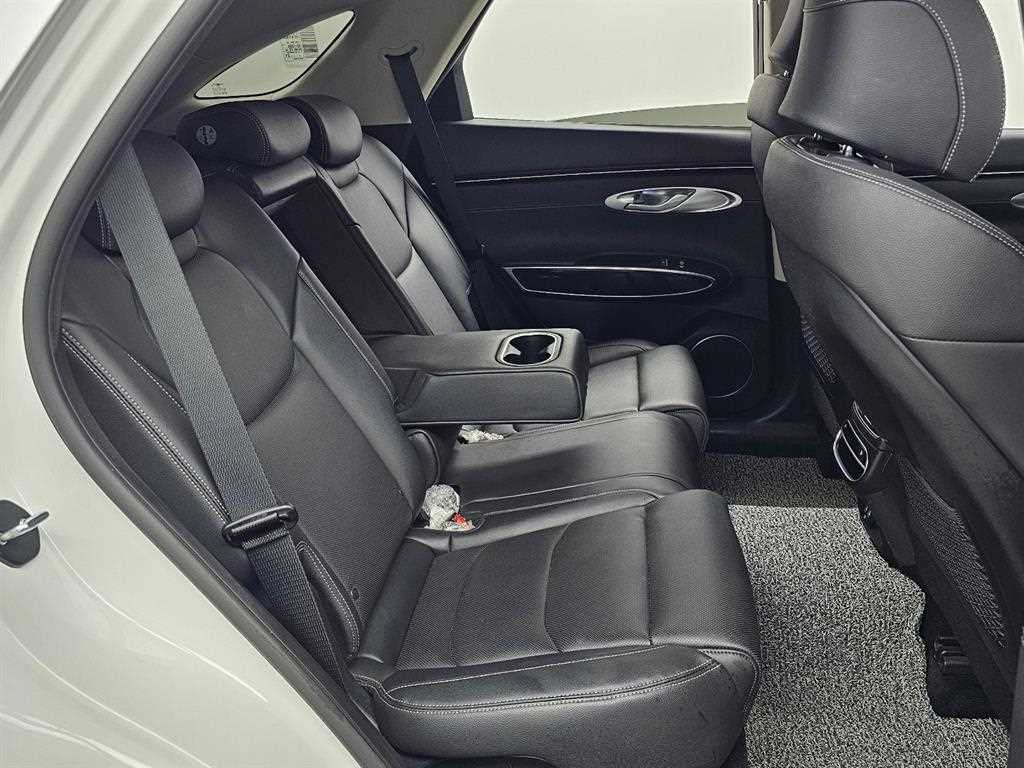 Genesis GV70 — photo 12