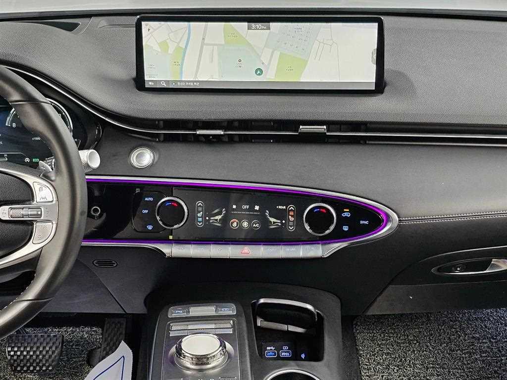 Genesis GV70 — photo 14