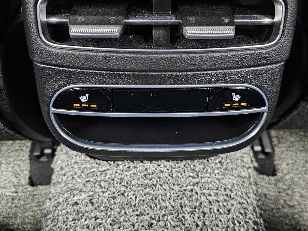 Genesis GV70 — photo 16