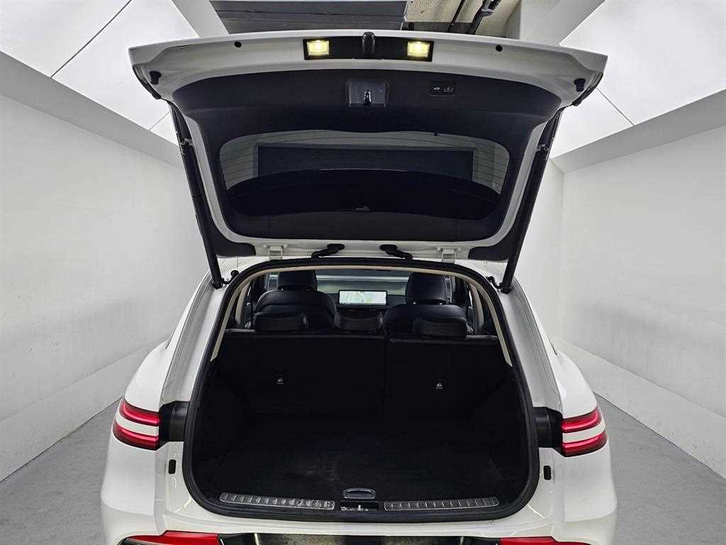 Genesis GV70 — photo 18