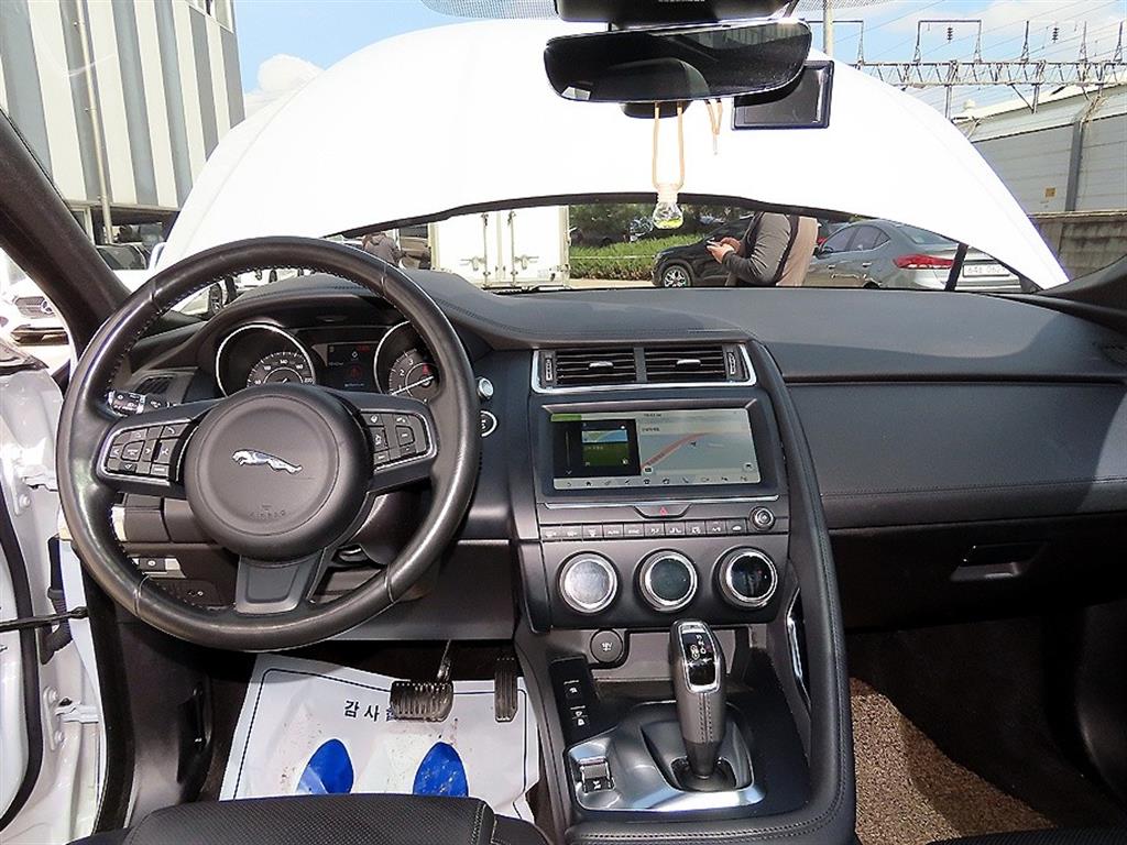 Jaguar E-PACE — photo 07