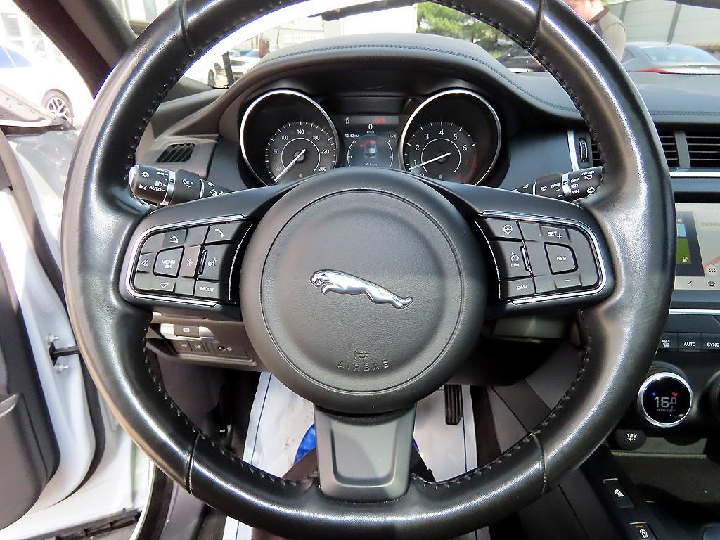 Jaguar E-PACE — photo 08