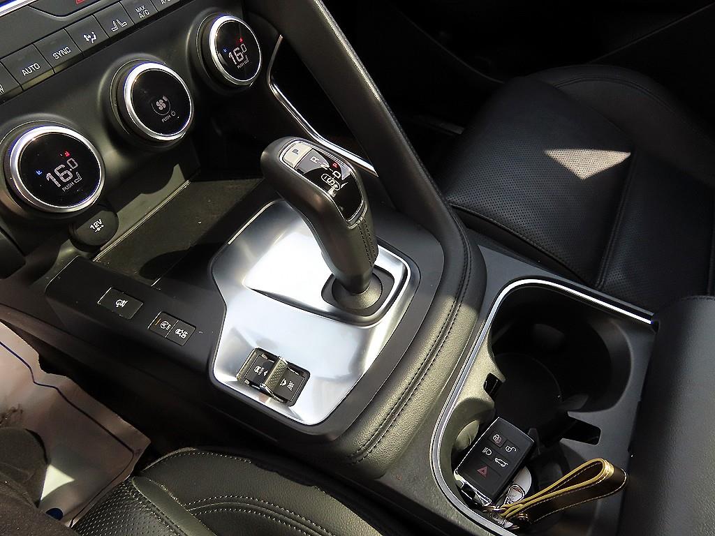 Jaguar E-PACE — photo 11