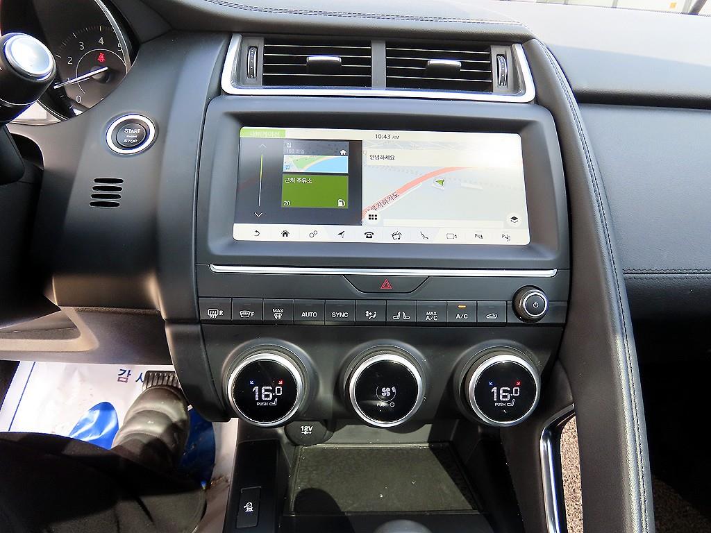 Jaguar E-PACE — photo 12