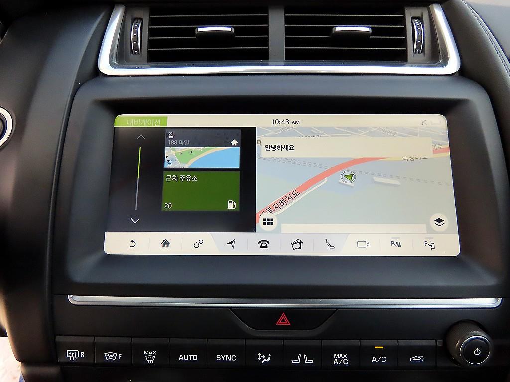 Jaguar E-PACE — photo 13