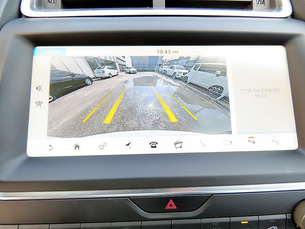 Jaguar E-PACE — photo 14