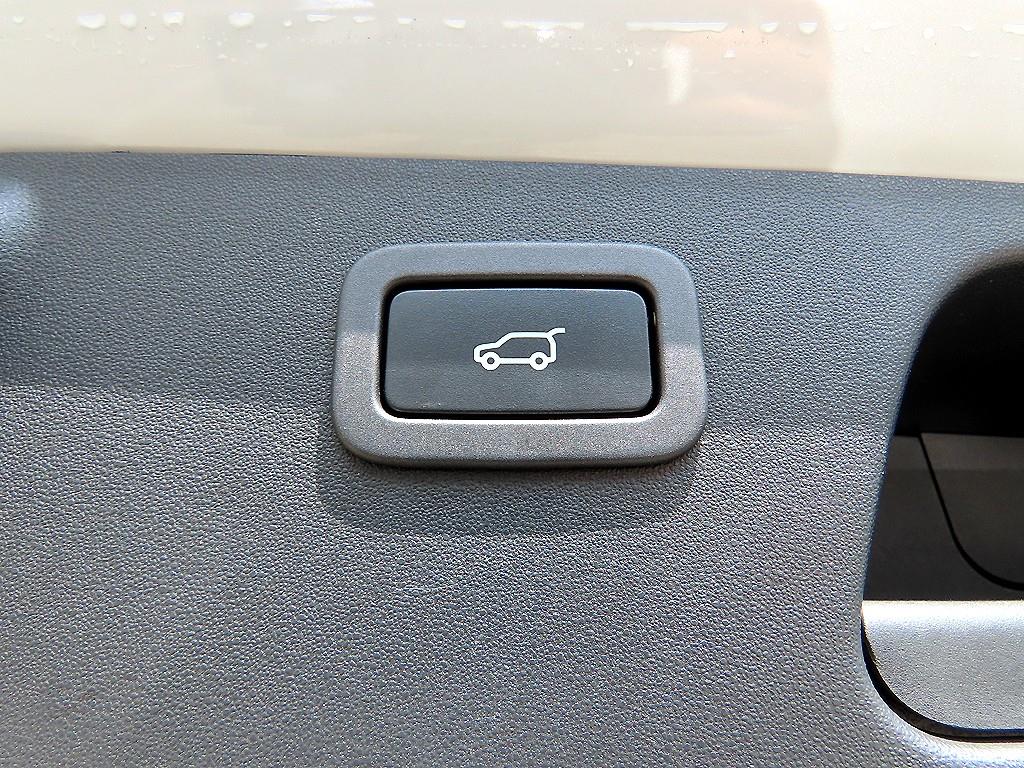 Jaguar E-PACE — photo 15