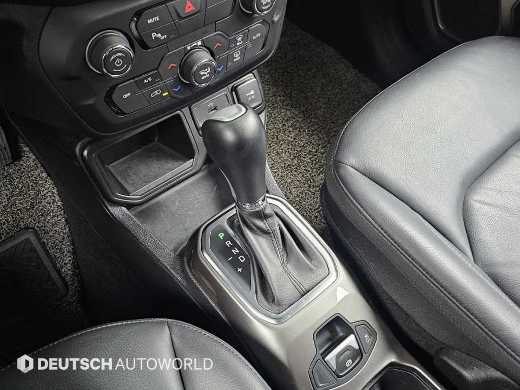 Jeep Renegade — photo 09