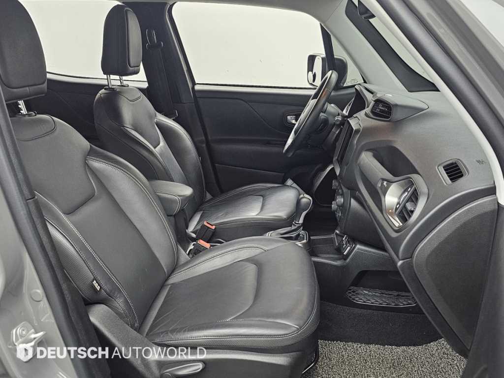 Jeep Renegade — photo 10