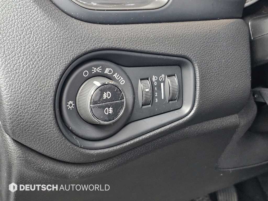 Jeep Renegade — photo 16