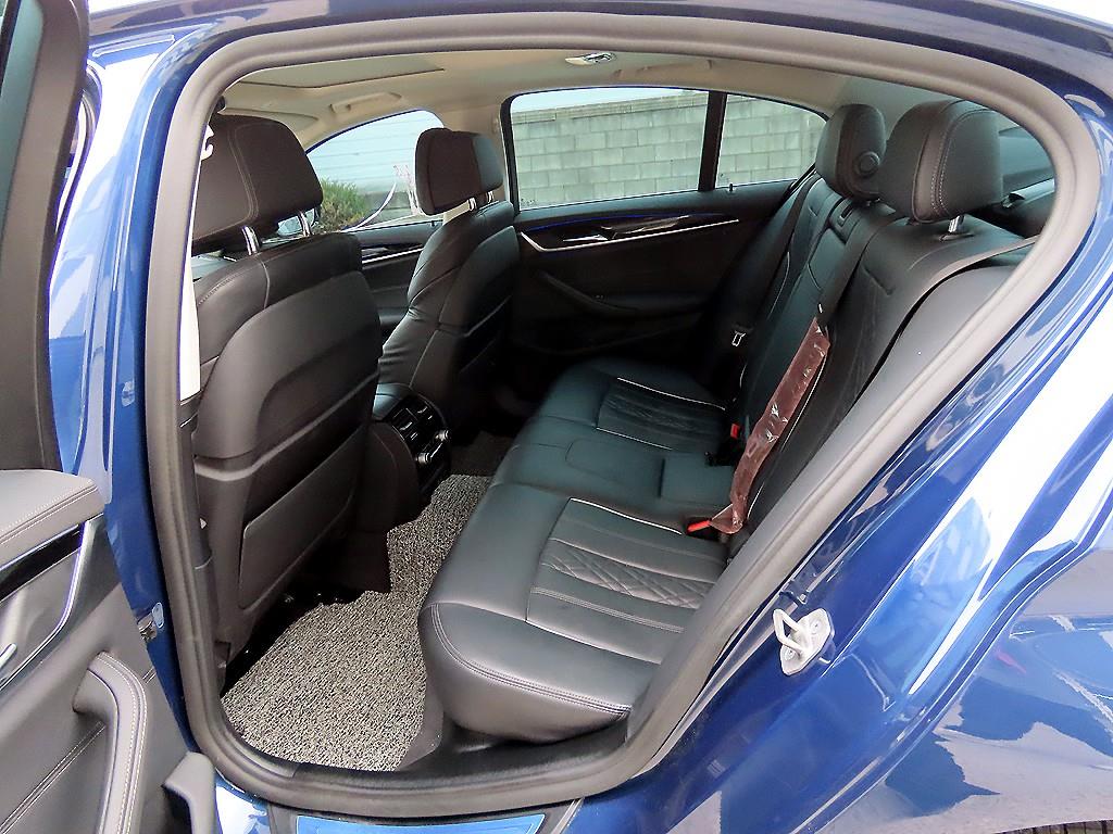 BMW 5-Series — photo 06