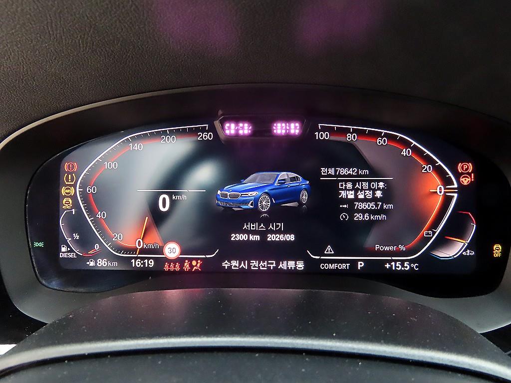 BMW 5-Series — photo 09