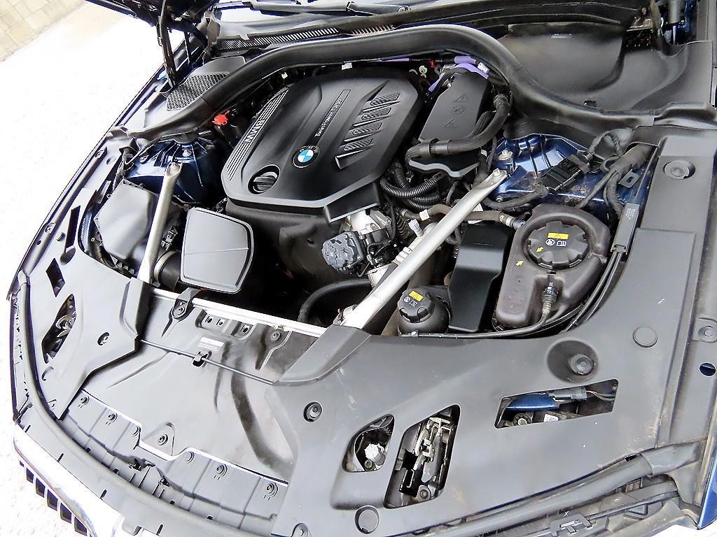BMW 5-Series — photo 19