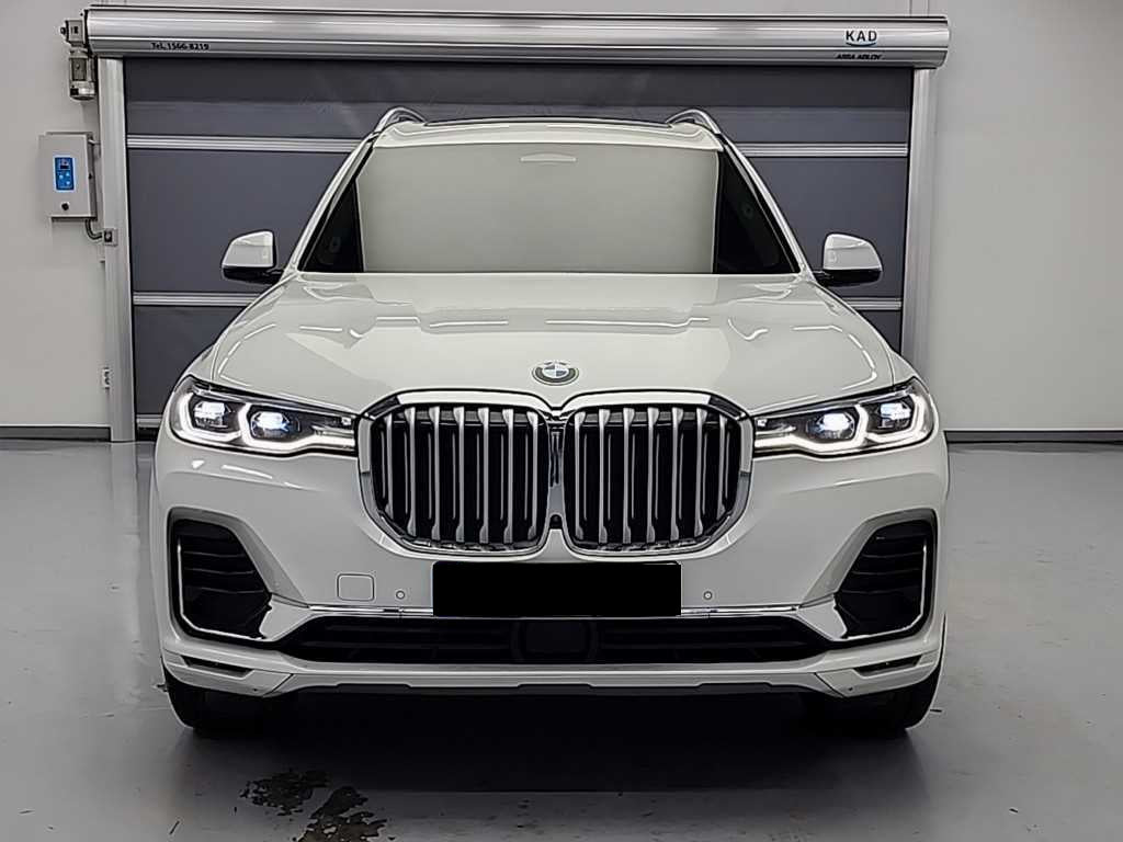 BMW X7 — photo 01