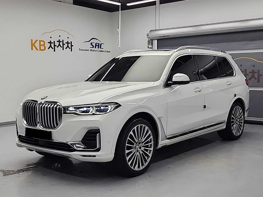 BMW X7 — photo 02