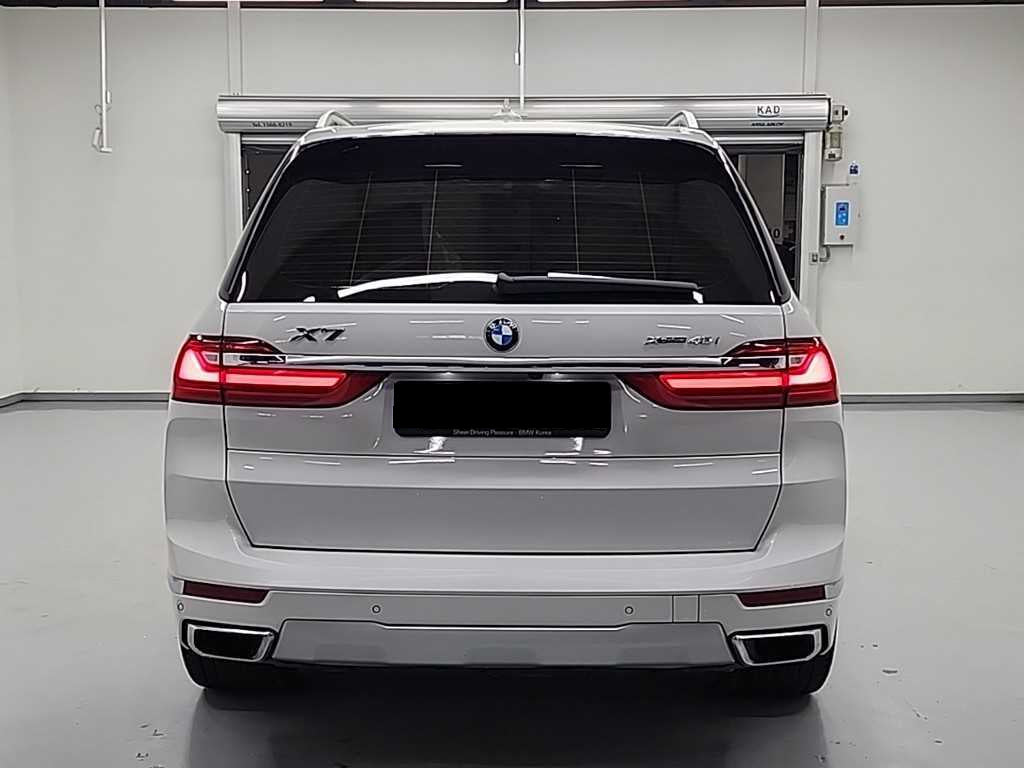 BMW X7 — photo 03