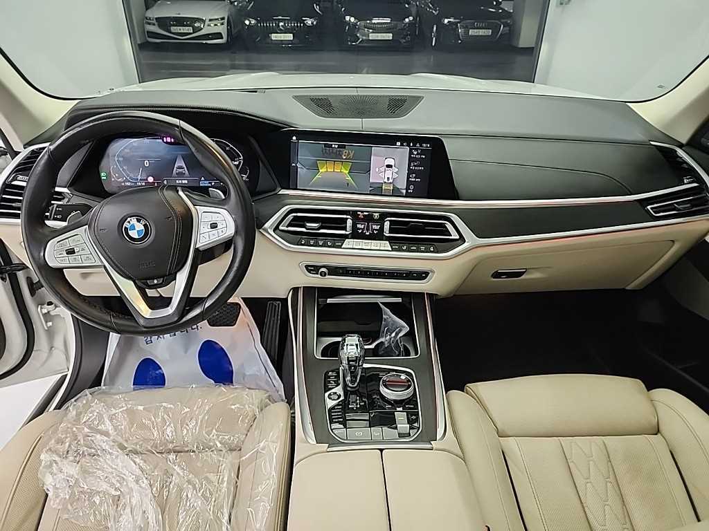 BMW X7 — photo 07