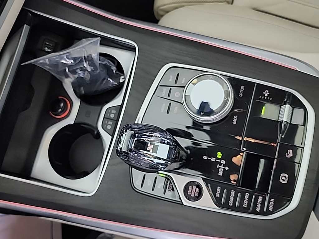 BMW X7 — photo 08