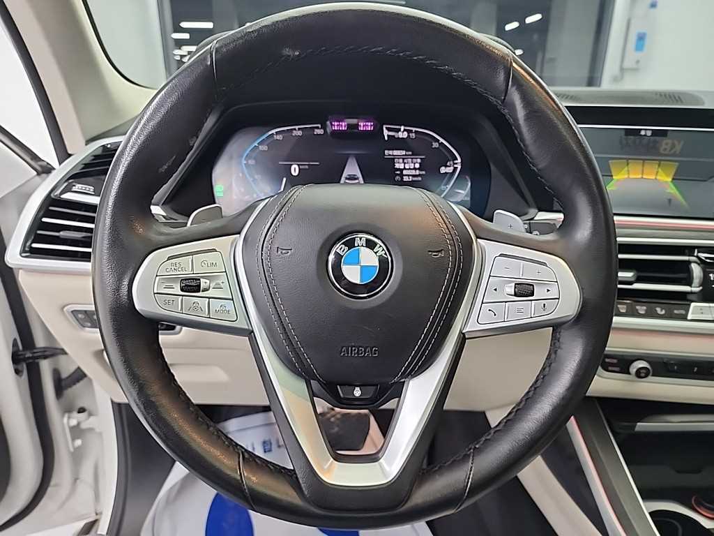 BMW X7 — photo 09