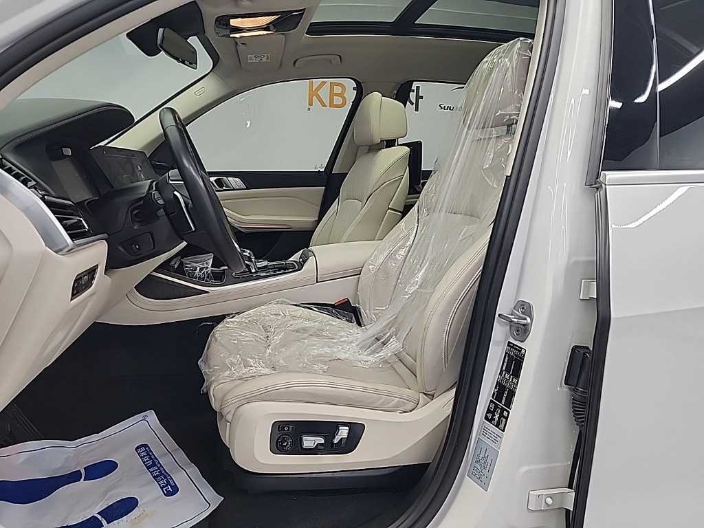 BMW X7 — photo 11
