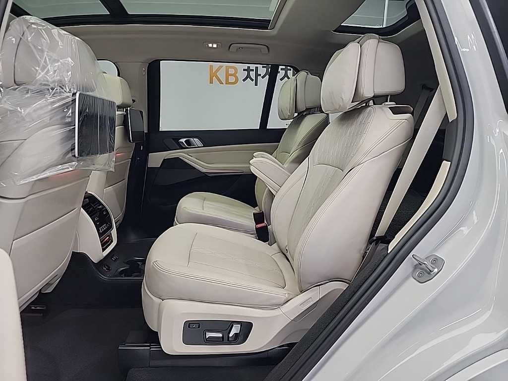 BMW X7 — photo 12