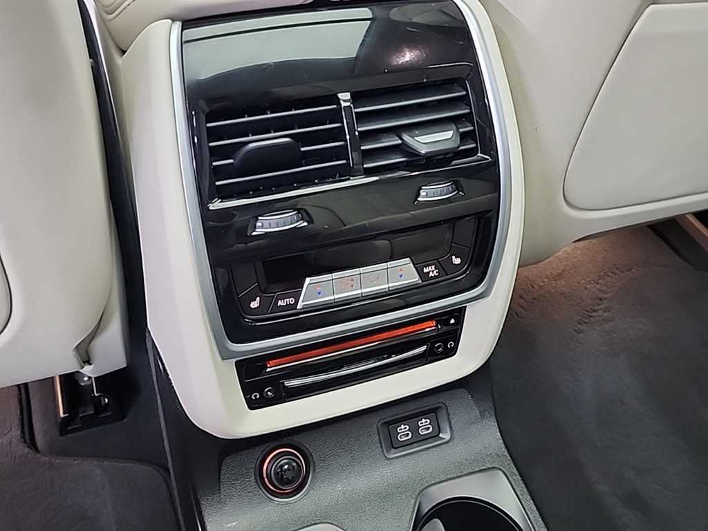 BMW X7 — photo 13
