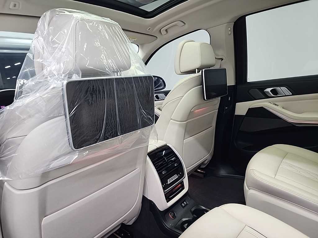 BMW X7 — photo 15