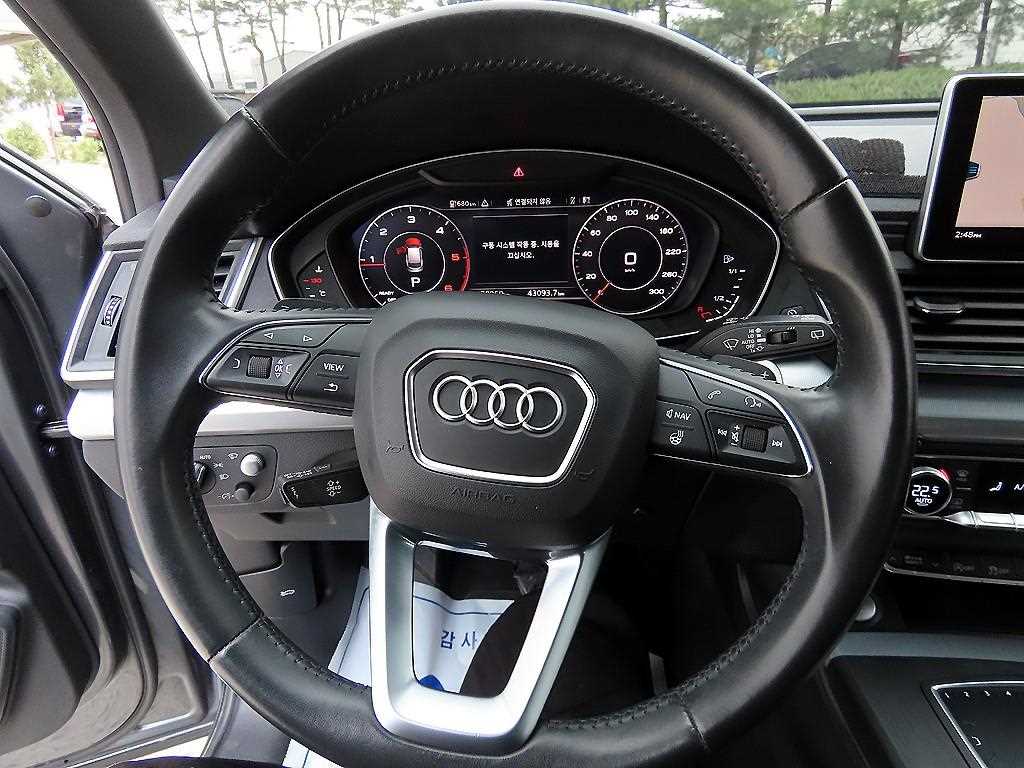 Audi Q5 — photo 08